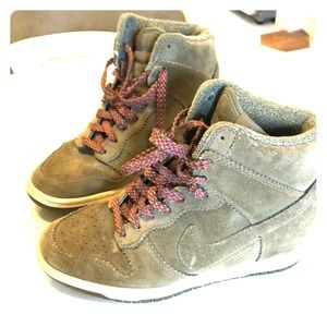 Olive green Nike wedge tennis shoes!